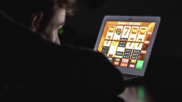 kekar Mega Moolah game interface with spin controls and prize animations